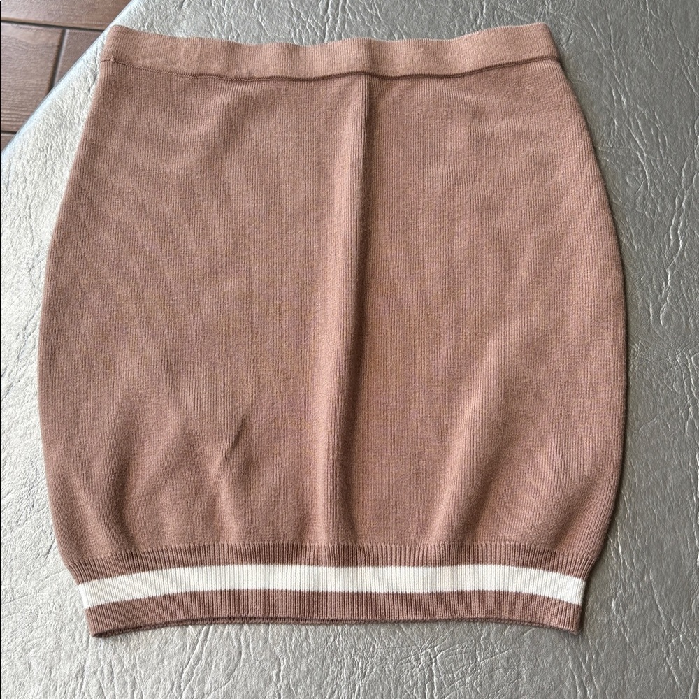 Chic V-Neck Sweater Vest in Brown by The Kript and a skirt set - Picture 3 of 3